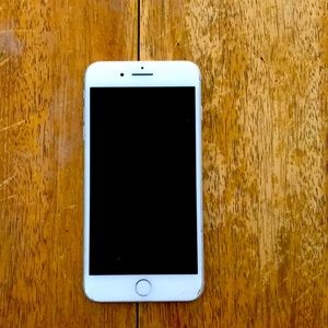 Unlocked IPhone 7+ lightly used Silver